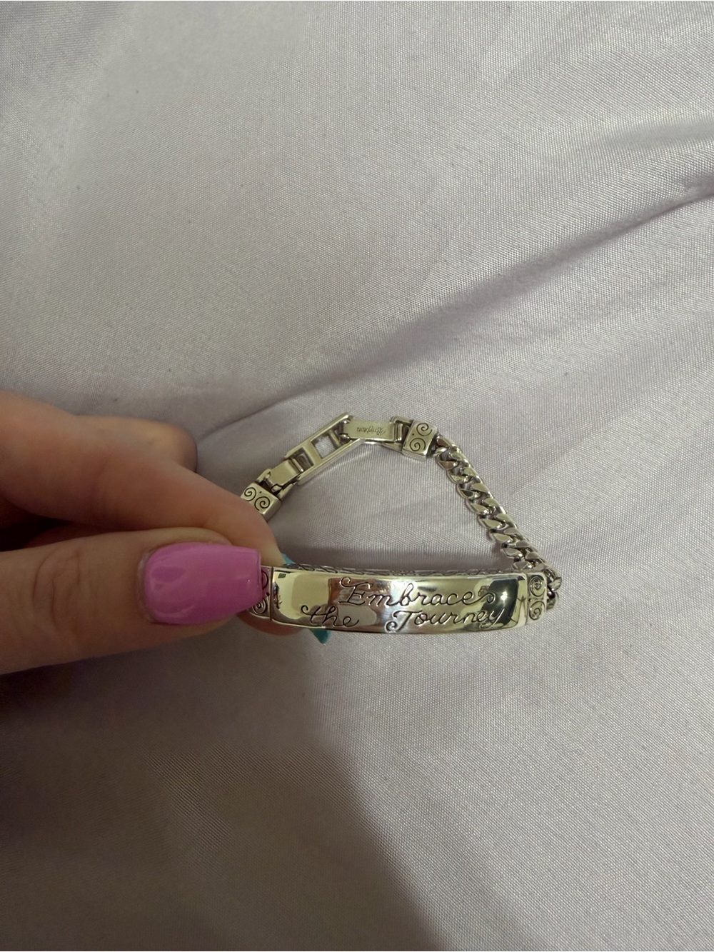 💥 Silver Inscription Bracelet - "Embrace the Journey"